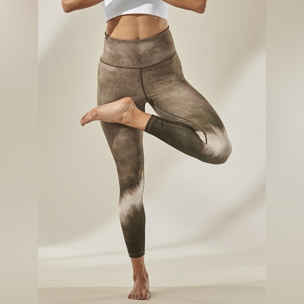 Athleta Elation Watercolor Stripe 7/8 Tight Neutral Size Xs Yoga Athletic Sporty